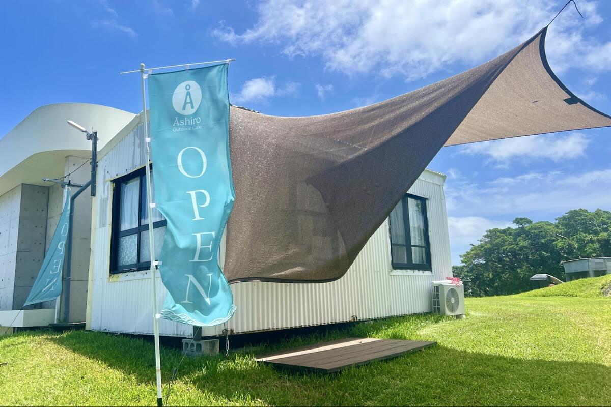沖縄でノルウェー気分。絶景カフェ「Åshiro outdoor cafe」で本場のワッフルを味わう（うるま市）