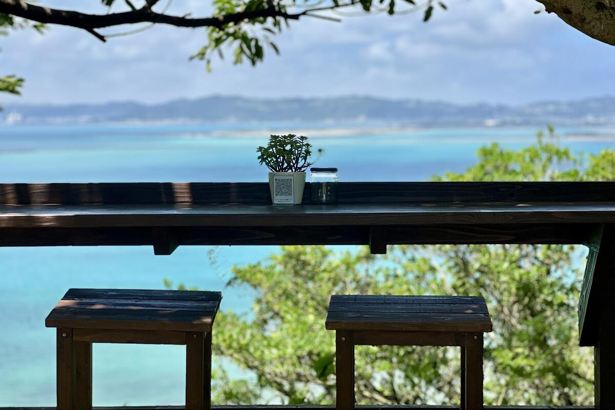 沖縄でノルウェー気分。絶景カフェ「Åshiro outdoor cafe」で本場のワッフルを味わう（うるま市）