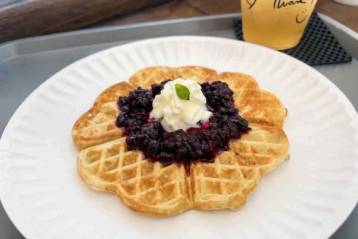 沖縄でノルウェー気分。絶景カフェ「Åshiro outdoor cafe」で本場のワッフルを味わう（うるま市）