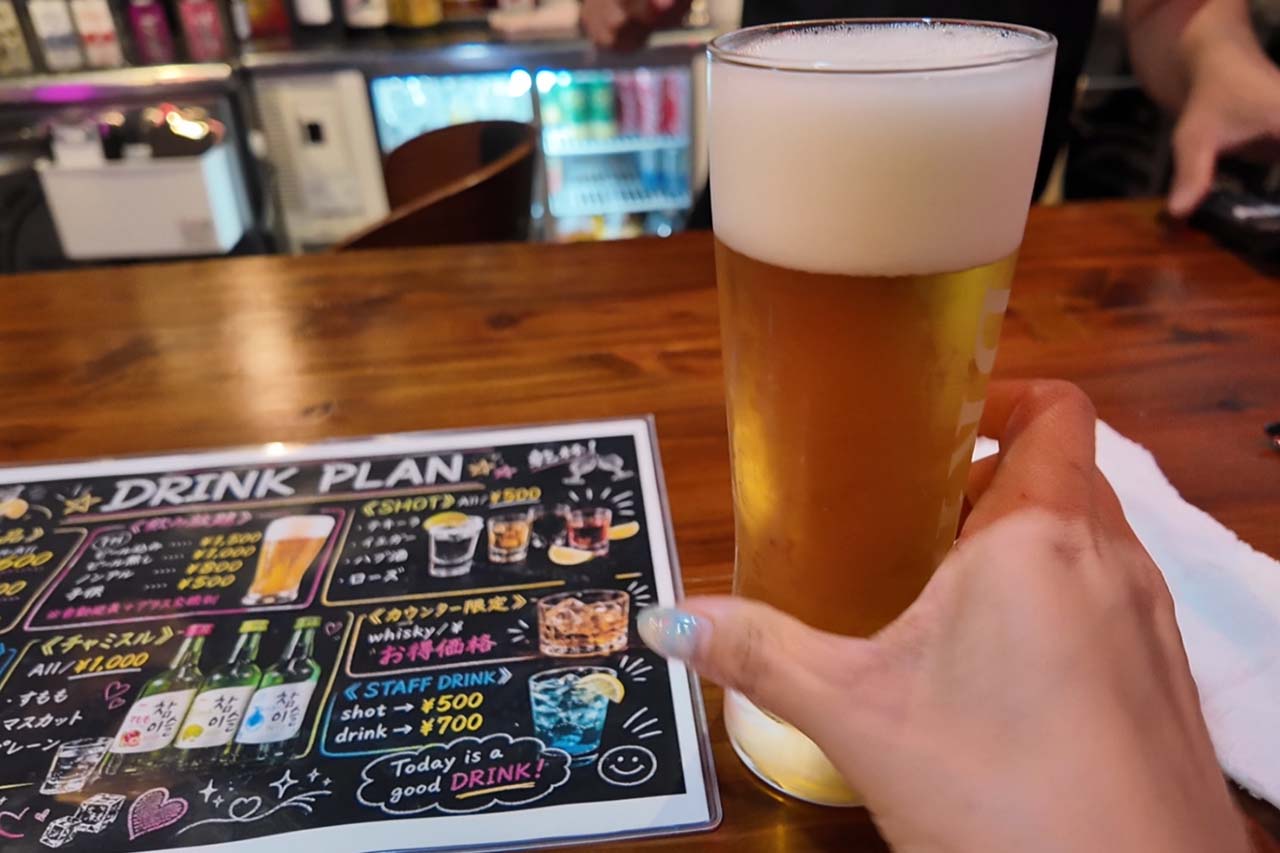 アリーナからアリーナへ。キングス観戦後は沖縄市園田「58ARENA」で感想をつまみに乾杯！〜喜友名ひとみの酒場巡り〜（沖縄市）