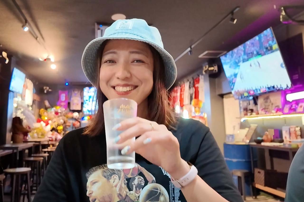 アリーナからアリーナへ。キングス観戦後は沖縄市園田「58ARENA」で感想をつまみに乾杯！〜喜友名ひとみの酒場巡り〜（沖縄市）
