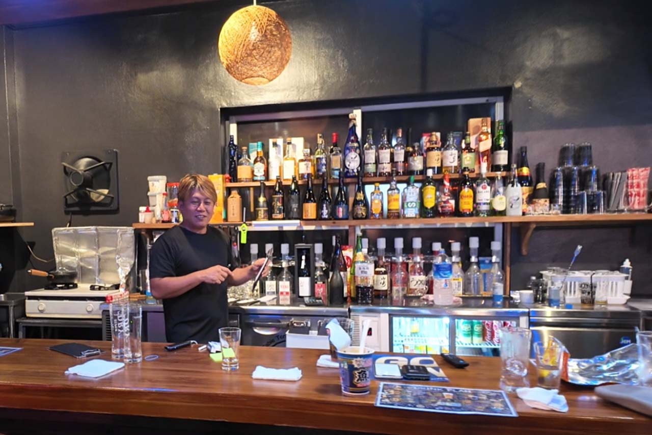 アリーナからアリーナへ。キングス観戦後は沖縄市園田「58ARENA」で感想をつまみに乾杯！〜喜友名ひとみの酒場巡り〜（沖縄市）