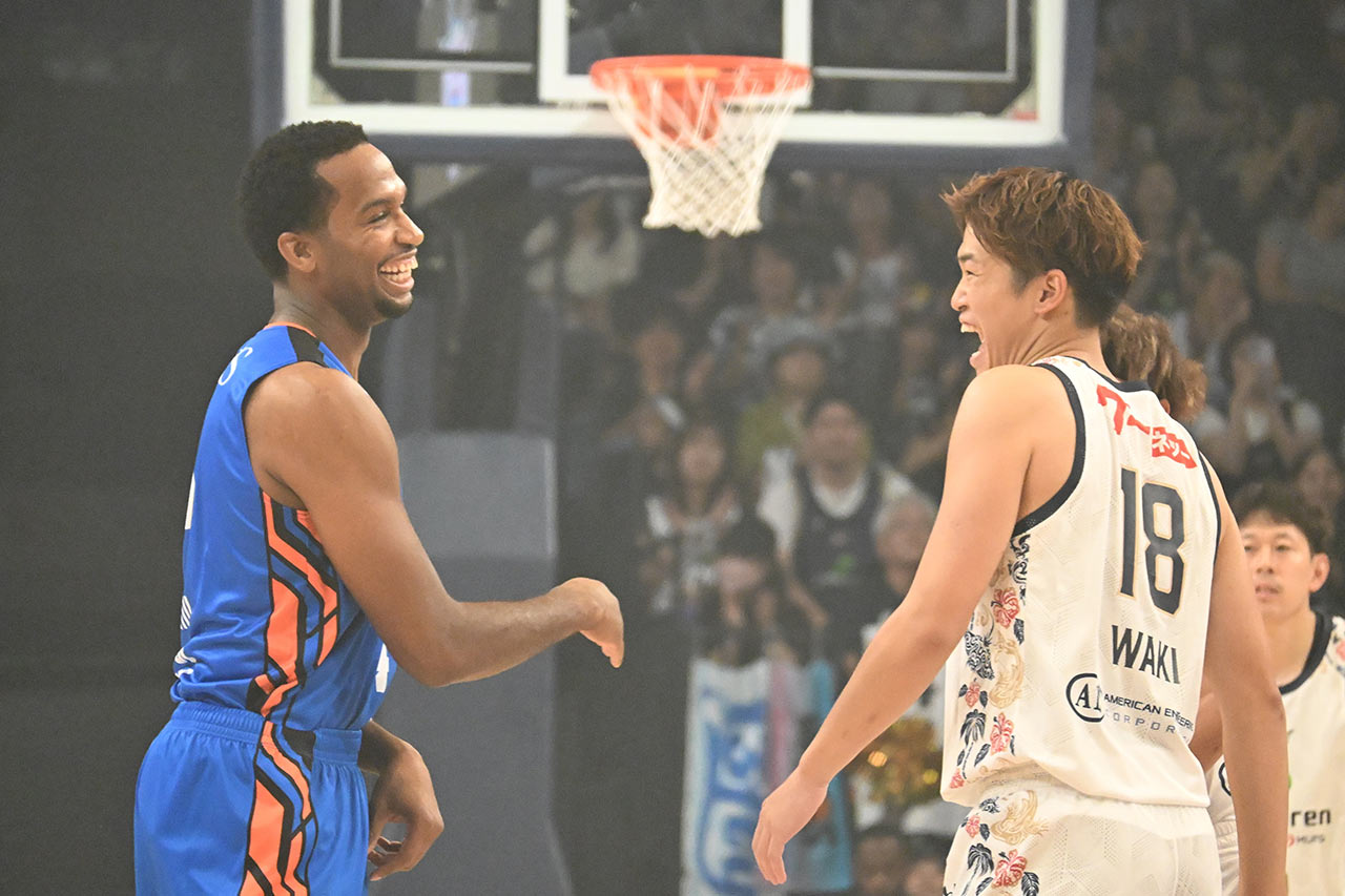 元キングス主将の田代直希とヴィック・ロー、違うユニホームで沖縄へ　古巣で感じた「懐かしさ」と受け継ぐ“勝つ文化”