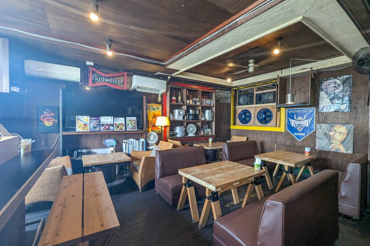 自家製燻製トッピングが決め手の極上スパイスカレー！「クンセイカレー部」（沖縄市）