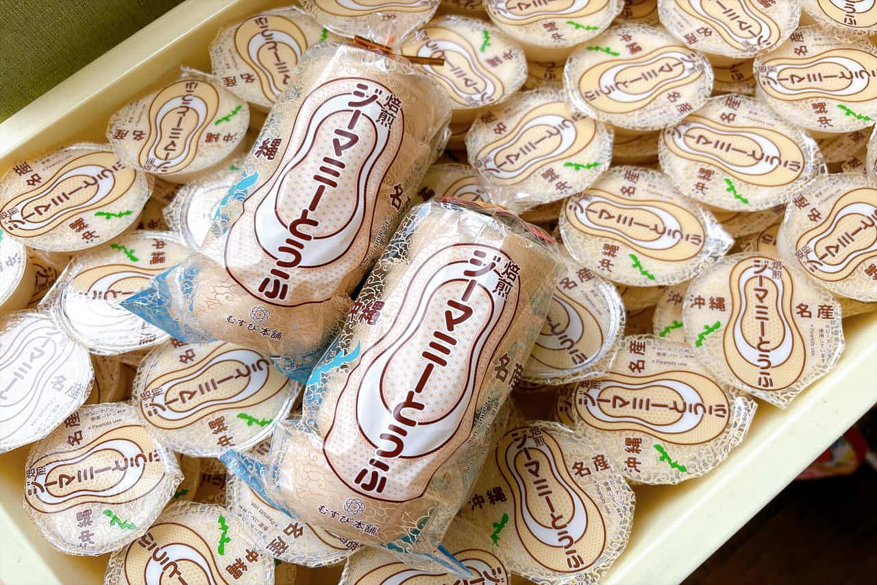 祖母から受け継いだ味で勝負！自家焙煎“生ジーマミーとうふ”と無添加タコスの「むすび本舗」（那覇市）