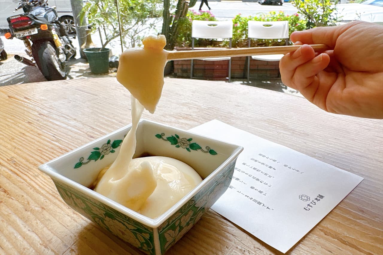 祖母から受け継いだ味で勝負！自家焙煎“生ジーマミーとうふ”と無添加タコスの「むすび本舗」（那覇市）