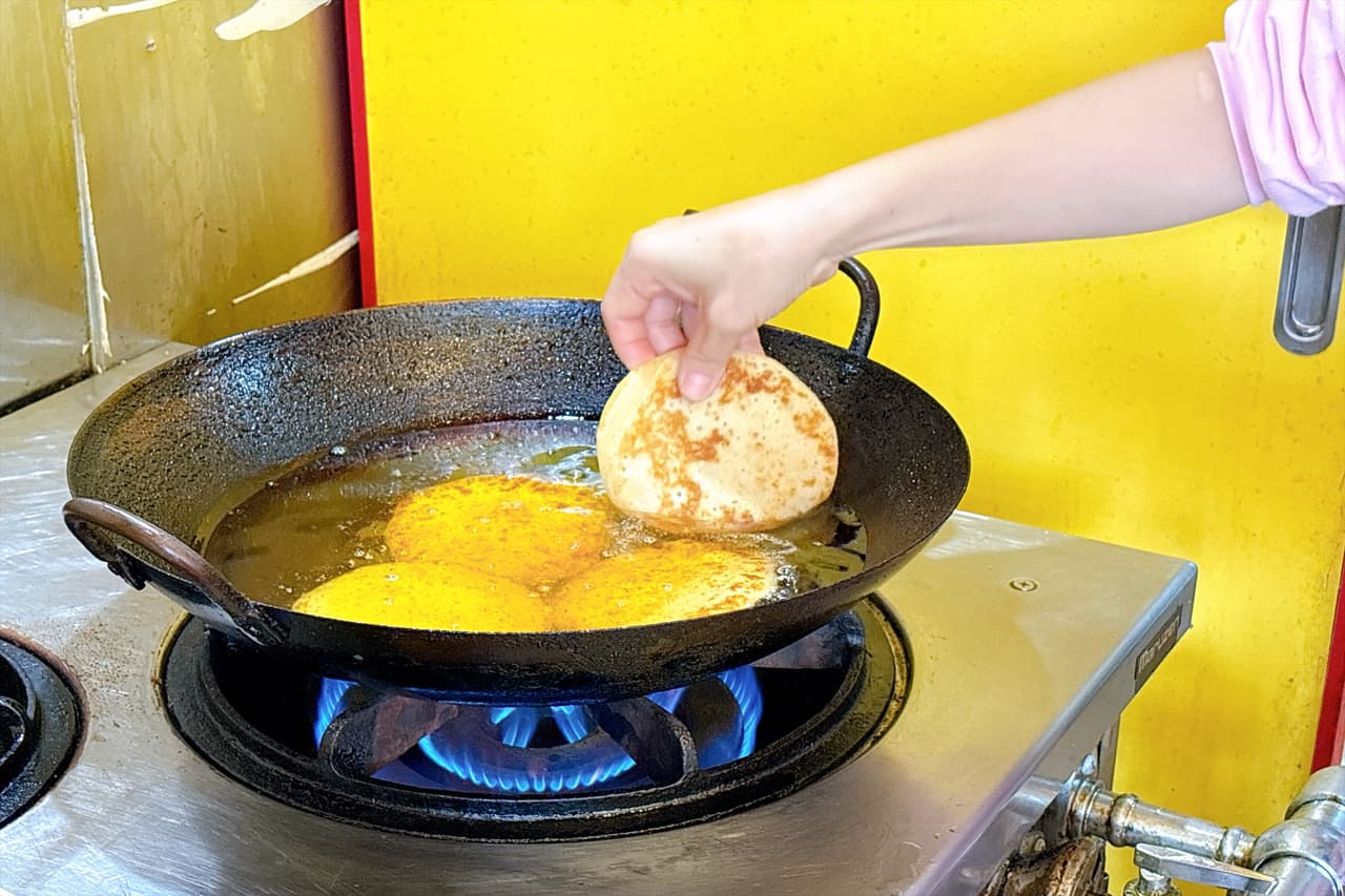 祖母から受け継いだ味で勝負！自家焙煎“生ジーマミーとうふ”と無添加タコスの「むすび本舗」（那覇市）