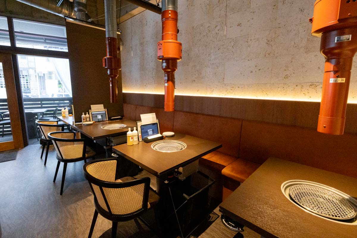 シャリシャリスープ＆つるモチ葛麺に歓喜！「ユッチャン冷麺 沖縄店」で味わう本場韓国の絶品冷麺と贅沢お肉（那覇市）