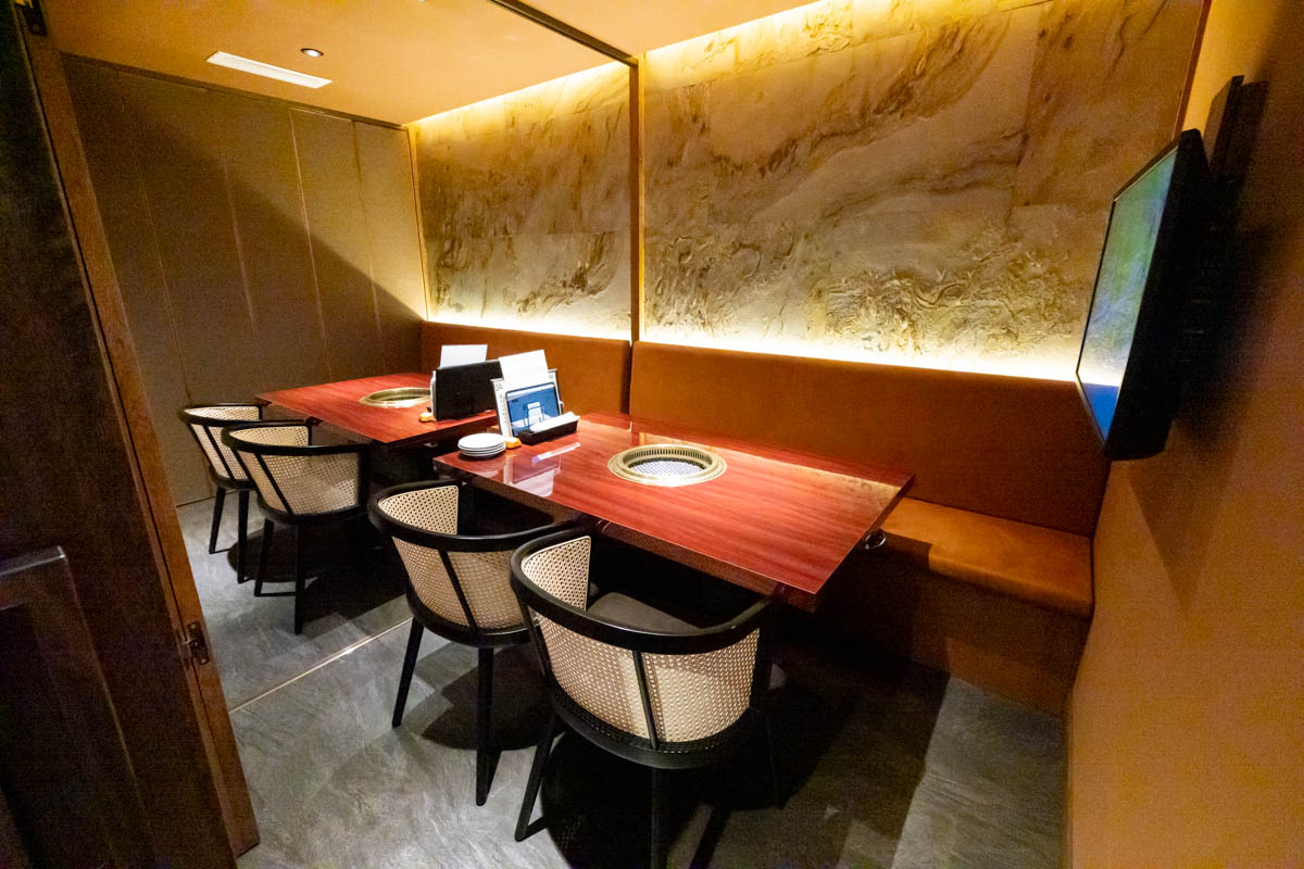 シャリシャリスープ＆つるモチ葛麺に歓喜！「ユッチャン冷麺 沖縄店」で味わう本場韓国の絶品冷麺と贅沢お肉（那覇市）