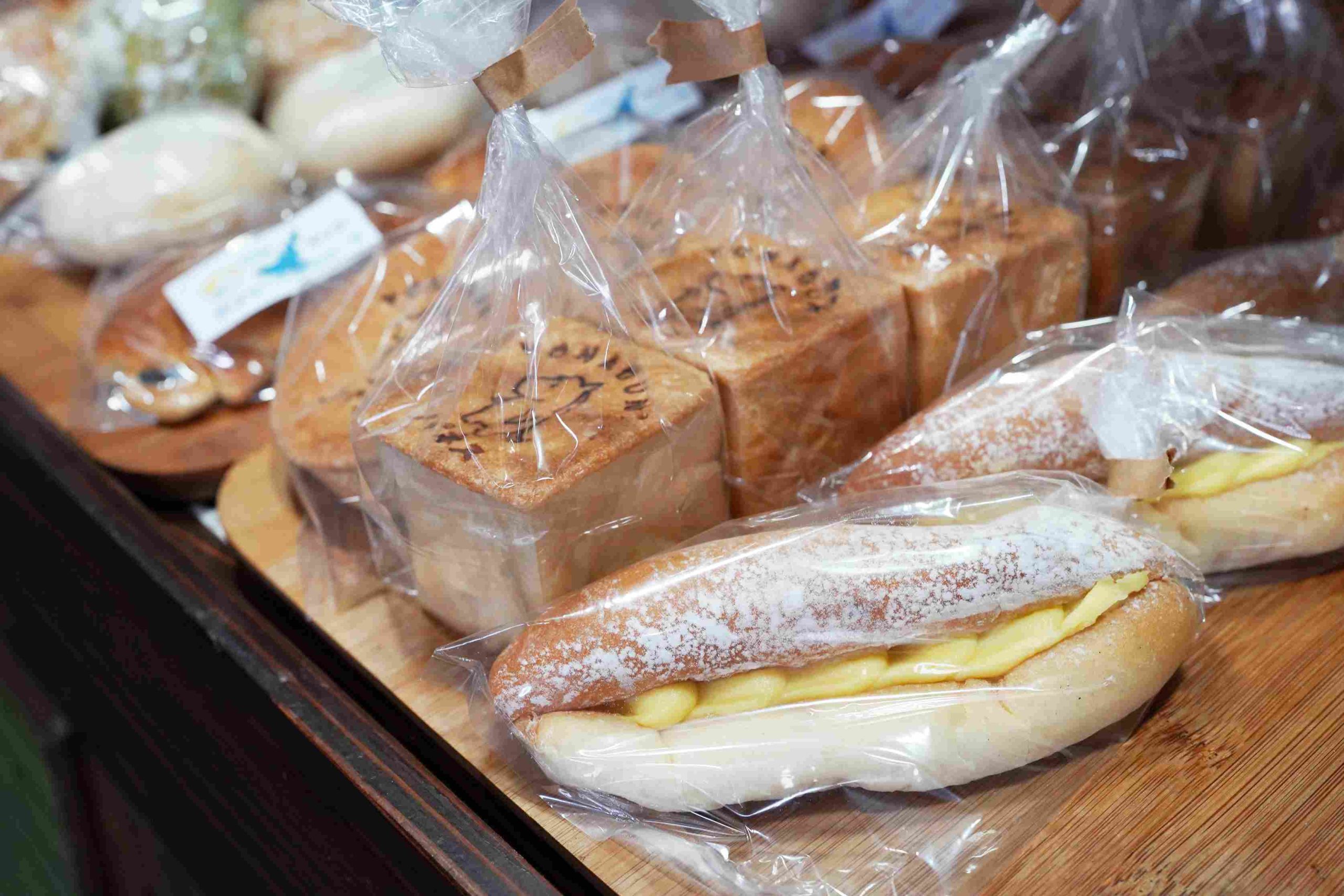 かわいさにキュン！与那国島の「手づくりパン&カフェ パネス」で味わう「よなぐに馬サンド」＆島食材の絶品そば
